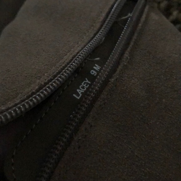 SOLD ON CURTSY - Picture 4 of 4